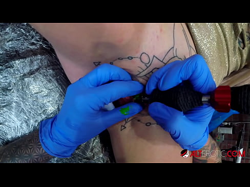 ❤️ Extreem getatoeëerde hottie Sully Savage kreeg een tatoeage op haar clitoris ️ Homemade porno at nl.stroybassein.ru ❤